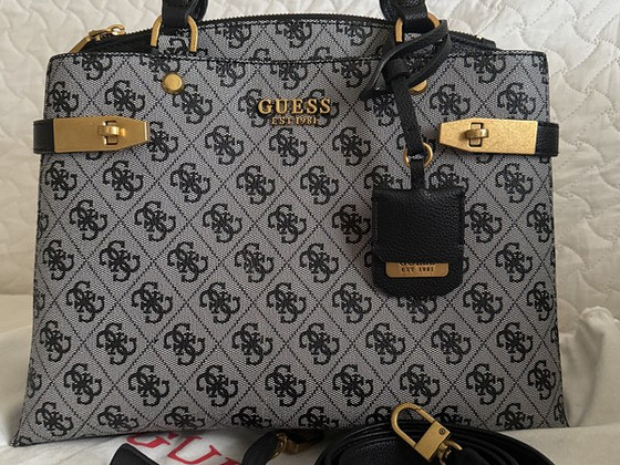Guess kott