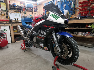 Шипованные шины на дисках Yamaha R6 (3 фото из 5)