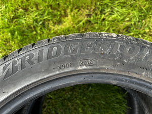 Erilaiusega Bridgestone Noranza naelrehvid (4 foto / 10)