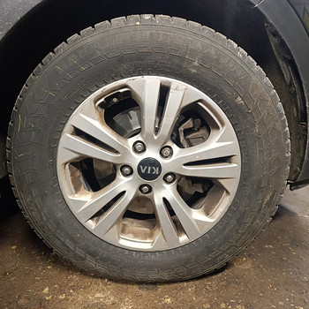 Диски r 16 KIA ,резина Nokian Hakkapeliitta 215*70 (7мм)