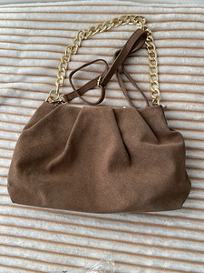 Milano Chain — seemisnahast kott kuldse ketiga. (1 foto / 4)