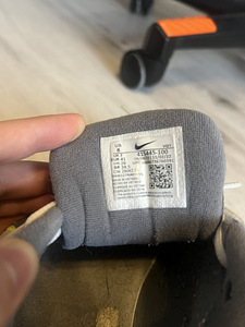 Кроссовки Nike (1 фото из 4)