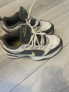 Кроссовки Nike (3 фото из 4)