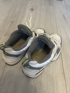 Кроссовки Nike (4 фото из 4)