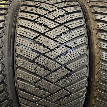 225 45 R 17 Goodyear Ultra Grip Ice Arctic