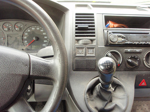 VW T-5 2007 г. 1.9 Дизель 7+1 (6 фото из 9)