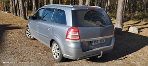 Opel Zafira B 2010 (12 фото из 15)