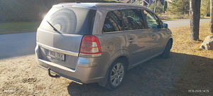 Opel Zafira B 2010 (13 фото из 15)