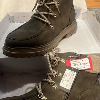 Продам зимние ботинки