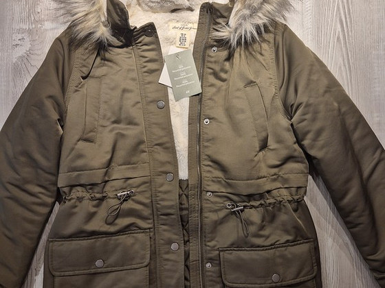 Куртка новая H&M на 160 см.