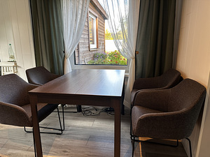 Köögilaud ja 4 tooli (2 foto / 3)