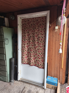 Металлическая дверь (3 фото из 4)