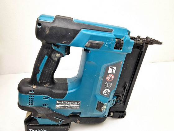 Аккумуляторный пистолет для гвоздей Makita DBN500 p02 b7299