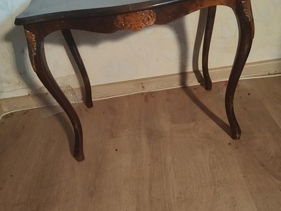 Väike elegantne laud