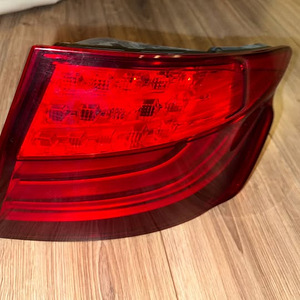 BMW F10 535d PUNASED tagatuled – parem & vasak (2 foto / 3)