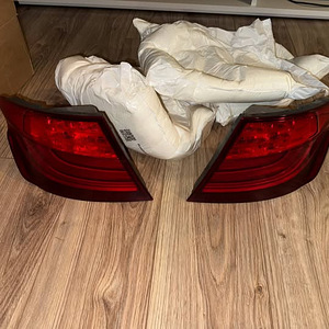 BMW F10 535d PUNASED tagatuled – parem & vasak (3 foto / 3)