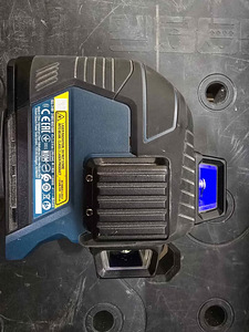 Bosch GLL 3-80 Professional + statiiv (3 foto / 4)