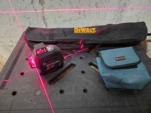 Bosch GLL 3-80 Professional + statiiv (1 foto / 4)