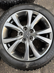 18" оригинальные диски Mazda 5x114,3 + шипованные шины Michelin (1 фото из 9)
