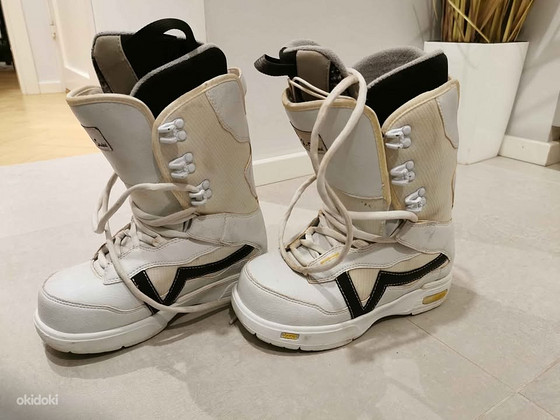 Naiste lumelauasaapad Vans