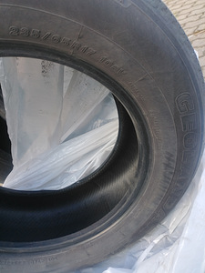 Yokohama 235/65/R17 (2 фото из 4)