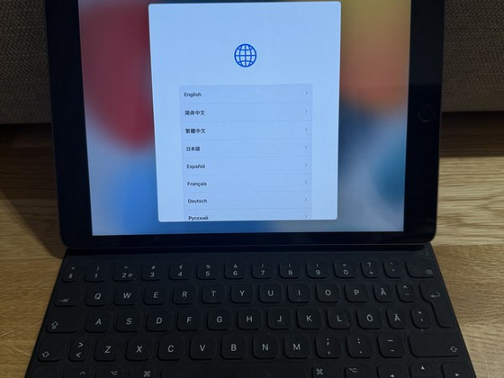 iPad (2021), 10,2", 64 GB, WiFi, space grey + smart keyboard