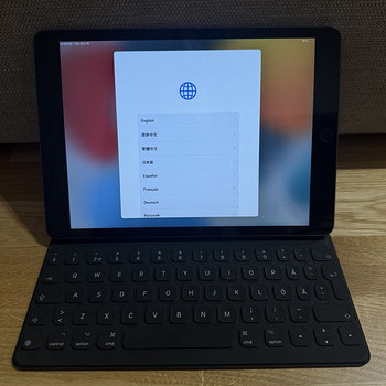 iPad (2021), 10,2", 64 GB, WiFi, space grey + smart keyboard