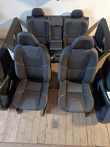 Продам сиденья volvo v40 (01.2012-01.2019) (1 фото из 2)