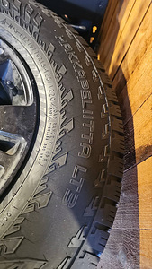 Originaal Toyota Land Cruiser valuveljed ja uued naelrehvid (3 foto / 5)