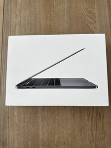 MacBook Pro 13-дюймовый (9 фото из 10)
