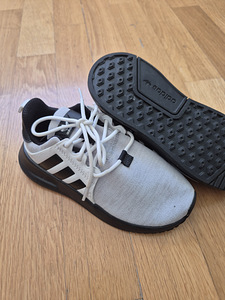 Кроссовки Adidas (2 фото из 4)