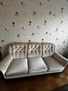 Диван и кресло (1 фото из 2)