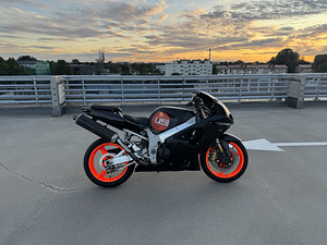 Suzuki GSXR1000 (4 foto / 5)