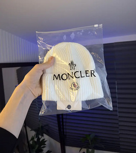 ШАПКА ЗИМНЯЯ MONCLER (3 фото из 9)