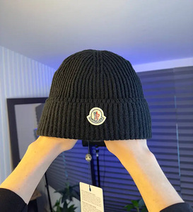 ШАПКА ЗИМНЯЯ MONCLER (4 фото из 9)