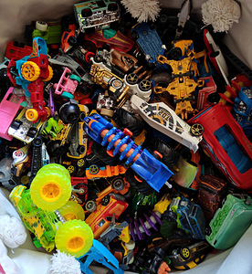 Машинки маленькие, HotWheels и подобные (1 фото из 3)