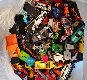 Машинки маленькие, HotWheels и подобные (2 фото из 3)