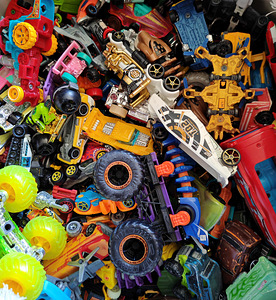 Машинки маленькие, HotWheels и подобные (3 фото из 3)