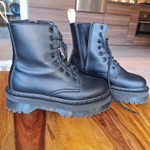 Dr. Martens (1 фото из 2)