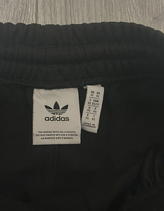 Спортивные штаны Adidas (2 фото из 3)