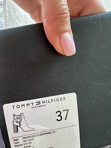 Tommy Hilfiger poolsaapad, suurus 37. (6 foto / 6)