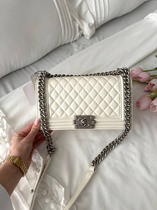 Сумка Chanel Boy Beige Silver копия (2 фото из 10)