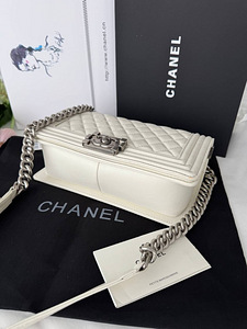 Сумка Chanel Boy Beige Silver копия (3 фото из 10)