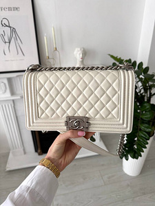 Сумка Chanel Boy Beige Silver копия (5 фото из 10)