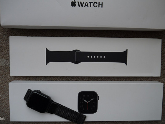 Apple Watch SE 40mm Space Gray Alu Black Sport Band GPS