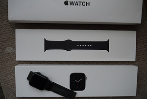 Apple Watch SE 40mm Space Gray Alu Black Sport Band GPS (1 foto / 3)
