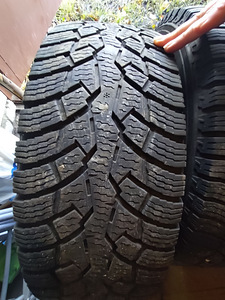Nokian Hakkapeliitta CR4 225/75R16C 121/120R. (2 foto / 2)