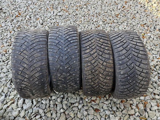 Продаются зимние шины Nexen 275/45R20