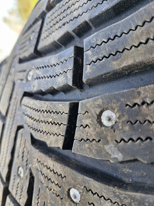 Продаются зимние шины Nexen 275/45R20 (4 фото из 5)
