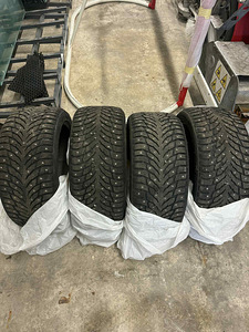 Naastrehvid Nokian Hakkapeliitta 9, 255/40/R19 -4tk. (1 foto / 3)